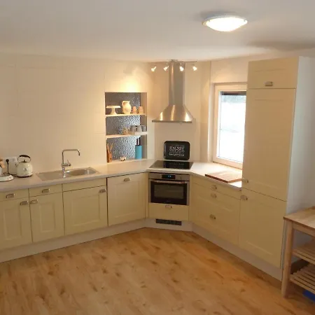 Tom's Huette Apartman