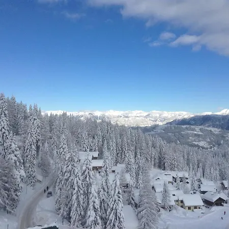 Tom's Huette Apartman