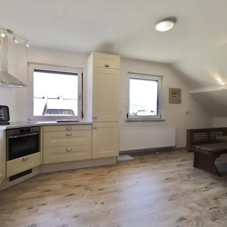 Tom's Huette Apartman