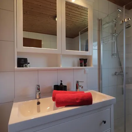 Tom's Huette Apartman *