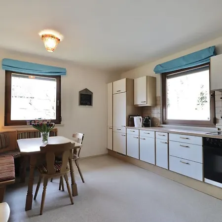 Tom's Huette Apartman *