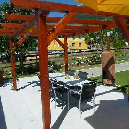 Tom's Huette Apartman *